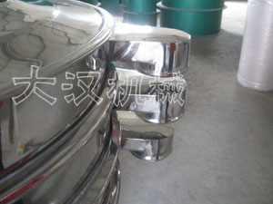 振動(dòng)篩分機(jī)出料口