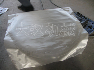 篩分機鋪細(xì)網(wǎng)